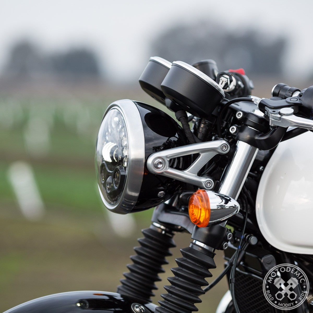 Motodemic Adaptive LED Headlight Upgrade - Triumph Thruxton R / 1200, T120, T100, Street Twin, Street Cup, Street Scrambler