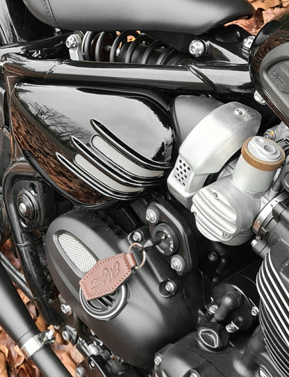 Motone Ribbed Side Covers - Gloss Black - Triumph Bobber / Speedmaster